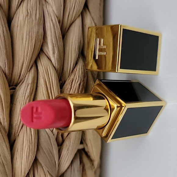 Tom Ford Lipstick in Bold Pink - Picture 1 of 4